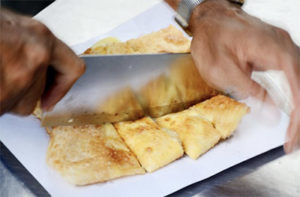 Dessert roti with bananas