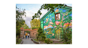 The house painted with a mural at the entrance to Christiania © ZASTAVKIN | DREAMSTIME.COM