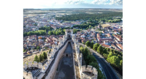 Peñafiel Castle © HOMYDESIGN | DREAMSTIME..COM