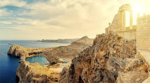 Acropolis dedicated to Athenia Lindia in Lindos, Rhodes © VLADIMIR TIMOFEEV | DREAMSTIME.COM