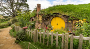 Hobbiton, New Zealand © Weltreisendertj | Dreamstime 75854366