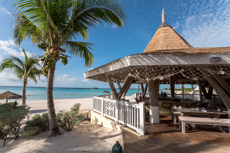 The Abaco Club Flippers Beach Bar Daytime © The Abaco Club on Winding Bay