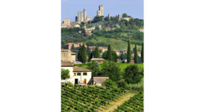 San Gimignano on the hill © YVON52 | DREAMSTIME.COM