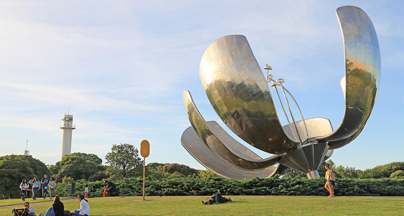 “Floralis Genérica” statue