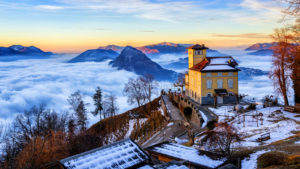 Fog over the lake during winter in Switzerland © Xantana | Dreamstime.com