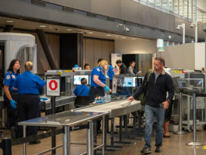 Administration TSA security checkpoint © David Tran | Dreamstime.com