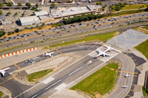 LaGuardia Airport runway © Ken Cole | Dreamstime.com