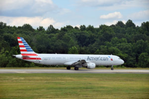 American Airlines © Ivan Cholakov | Dreamstime.com