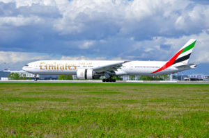 Emirates Airline Boeing 777 airplane © Messiahphoto | Dreamstime.com