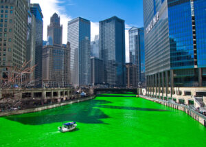 Chicago dyes its river green