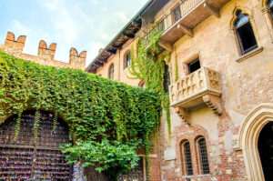 Stone balcony of Casa di Giulietta